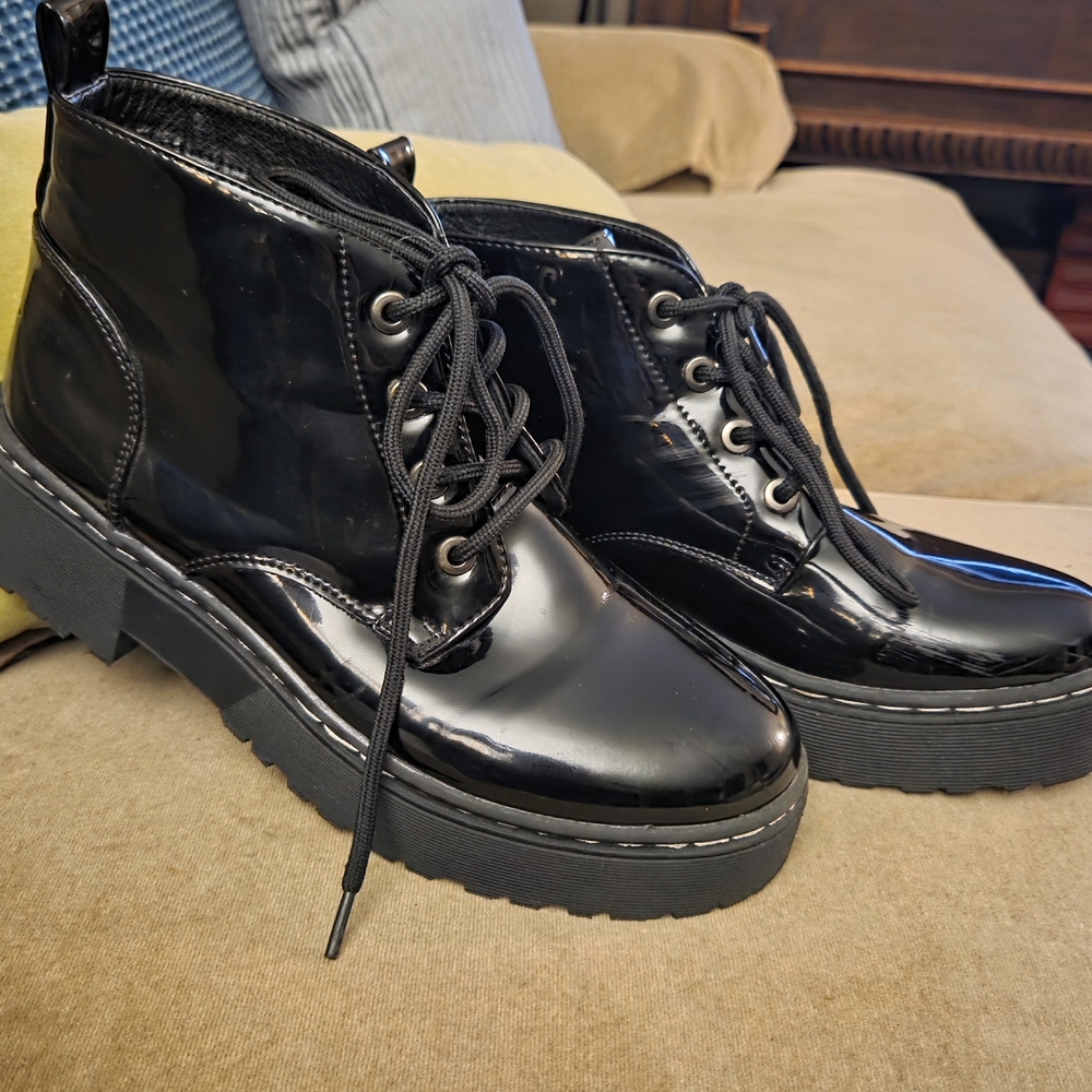Halston Heritage Shiny Black Patent Lace Up army Combat Boots 8